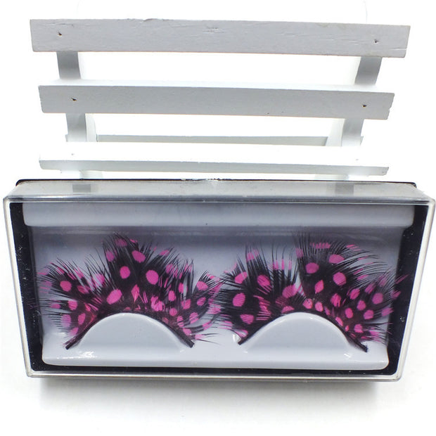Two-Color Feather Eyelashes – Color Matching Fake Lashes for Bold Makeup Looks