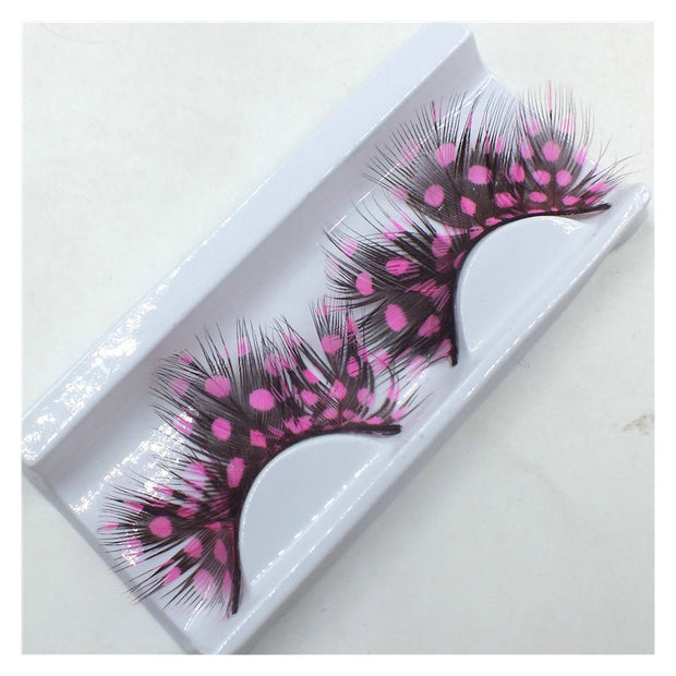 Two-Color Feather Eyelashes – Color Matching Fake Lashes for Bold Makeup Looks